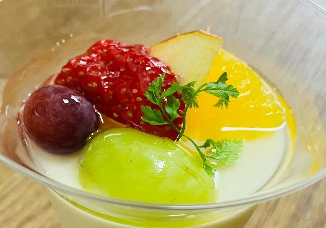 閉店】手土産にも喜ばれるフルーツが輝く生杏仁豆腐「SNOW FLOWER