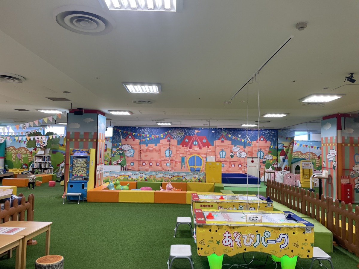 店内の様子。エアホッケーやロディ