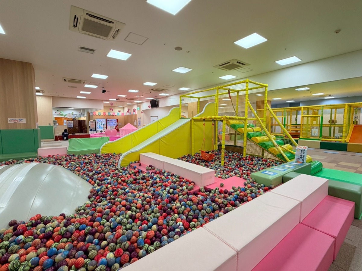 ハピピランド　広いボールプールとトランポリンやアスレチック